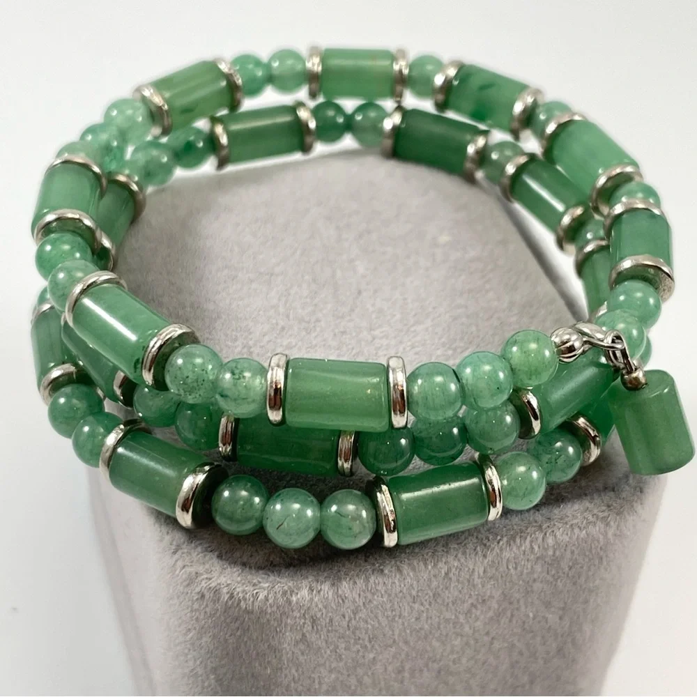 Beautiful Unsigned Silver Tone Memory Wire Aventurine Beaded Bangle Bracelet
